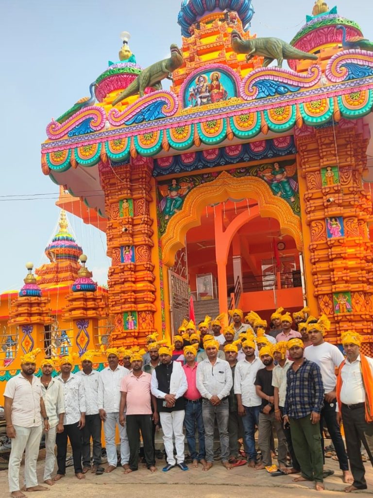Read more about the article लातेहार- दुर्गा पूजा पर्व को शांतिपूर्ण विसर्जन को लेकर तीन पंचायतों की पूजा समितियों की बैठक शिव मंदीर के प्रांगण में सम्पन्न