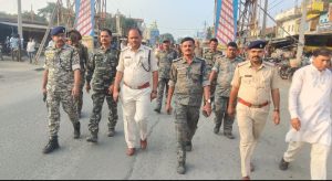 Read more about the article दुर्गा पूजा को लेकर बारियातू में पुलिस का फ्लैग मार्च, सुरक्षा का दिलाया भरोसा