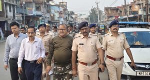 Read more about the article हरिहरगंज में पुलिस प्रशासन ने किया फ्लैग मार्च