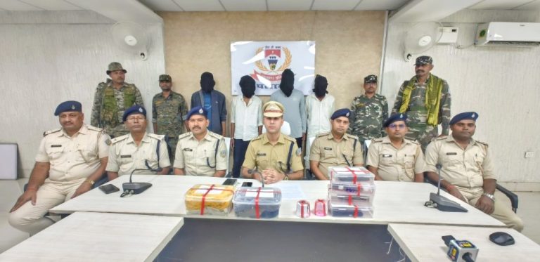 Read more about the article नावाबाजार थाना के बसना गांव में महिला की हत्या एवं लूटपाट की घटना का पुलिस ने किया उद्भेदन