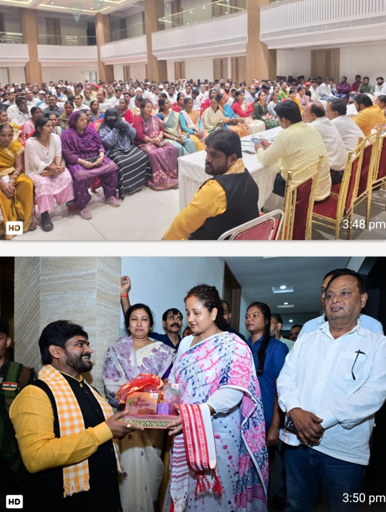 Read more about the article कल्पना सोरेन, सरफराज अहमद, विनोद पांडेय व मंत्री योगेंद्र प्रसाद की मौजूदगी में झामुमो का कार्यकर्ता सेमिनार में शामिल हुए अविनाश देव